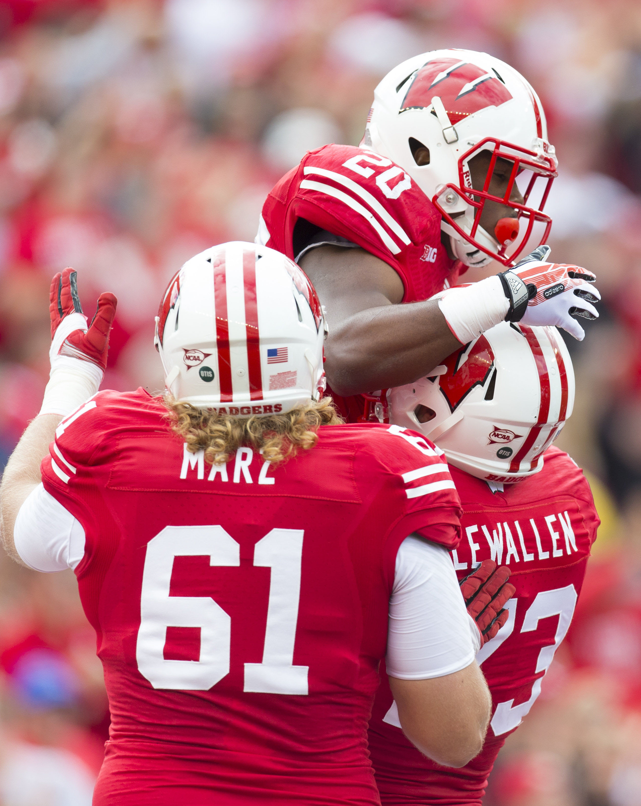 Dienhart Badgers move up in bowl projections Big Ten Network