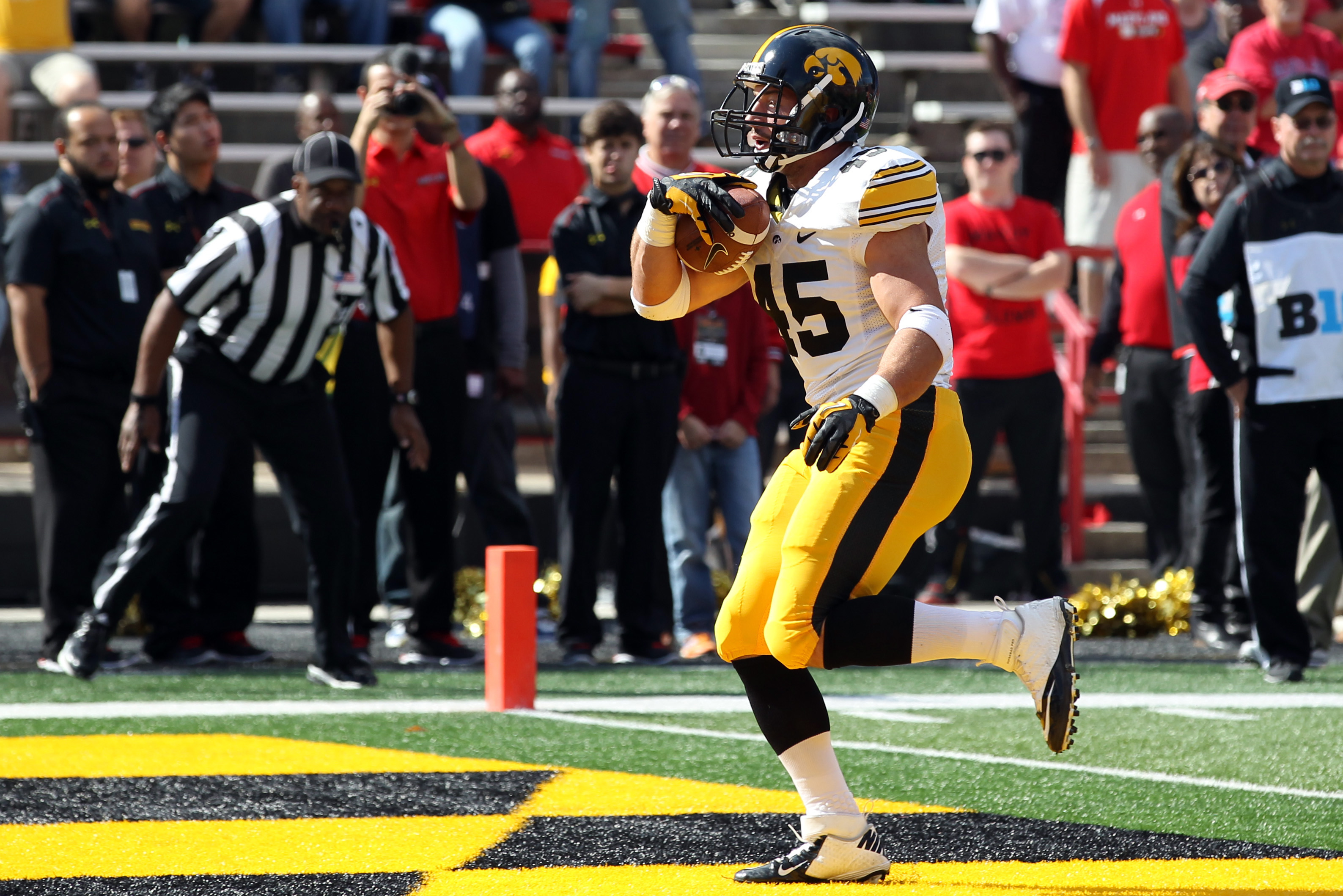 Big Ten Links: Big Backs In Badgers Vs. Hawkeyes Tops Today's Roundup ...