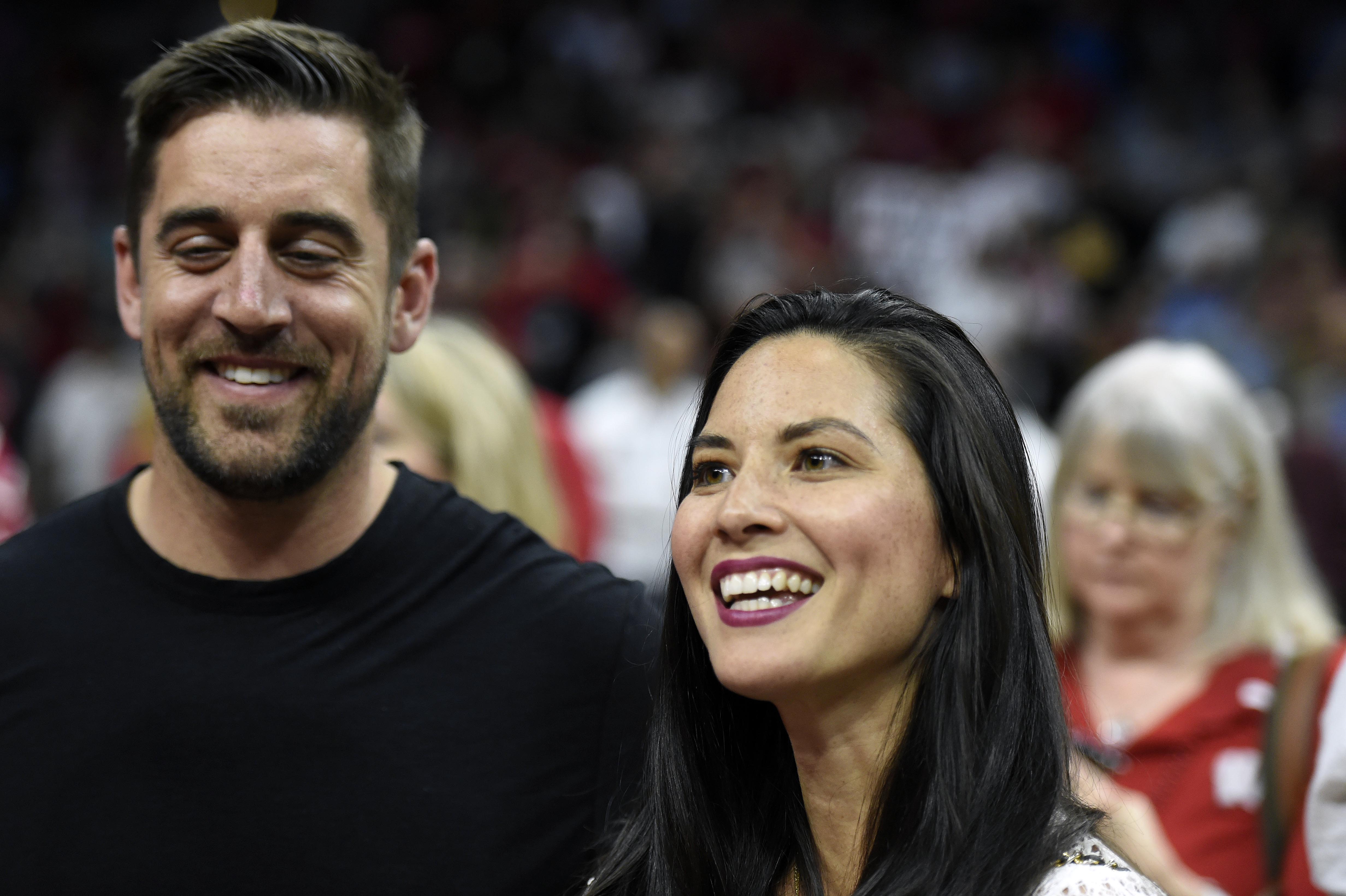 Wisconsin Fan Aaron Rodgers Tweets Ill Pull For Any Team I Want Big Ten Network