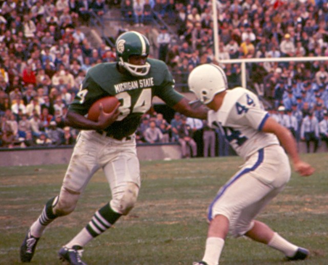 A younger Gene Washington eludes a would-be tackler.