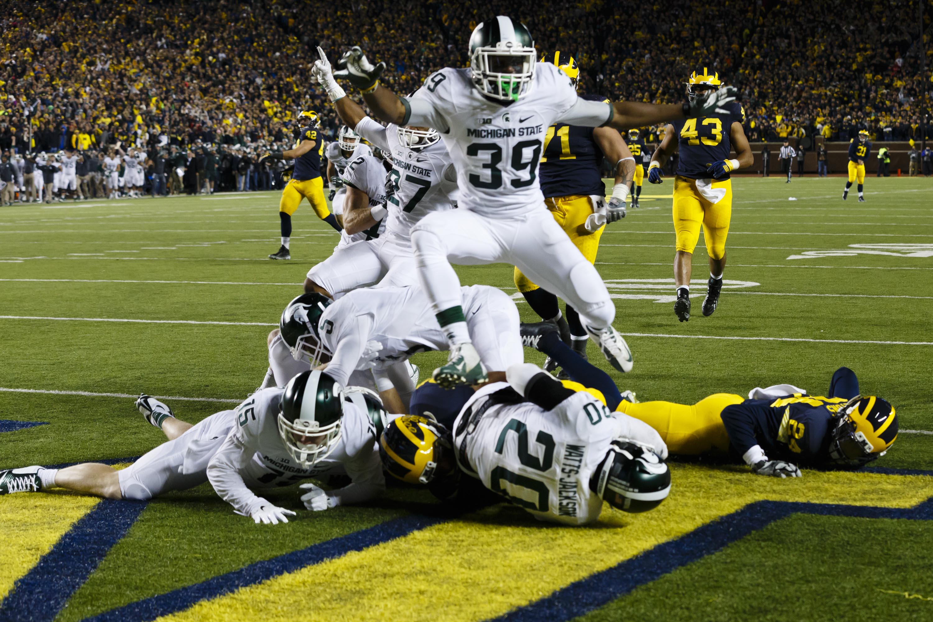 Video Michigan State returns fumbled punt for game