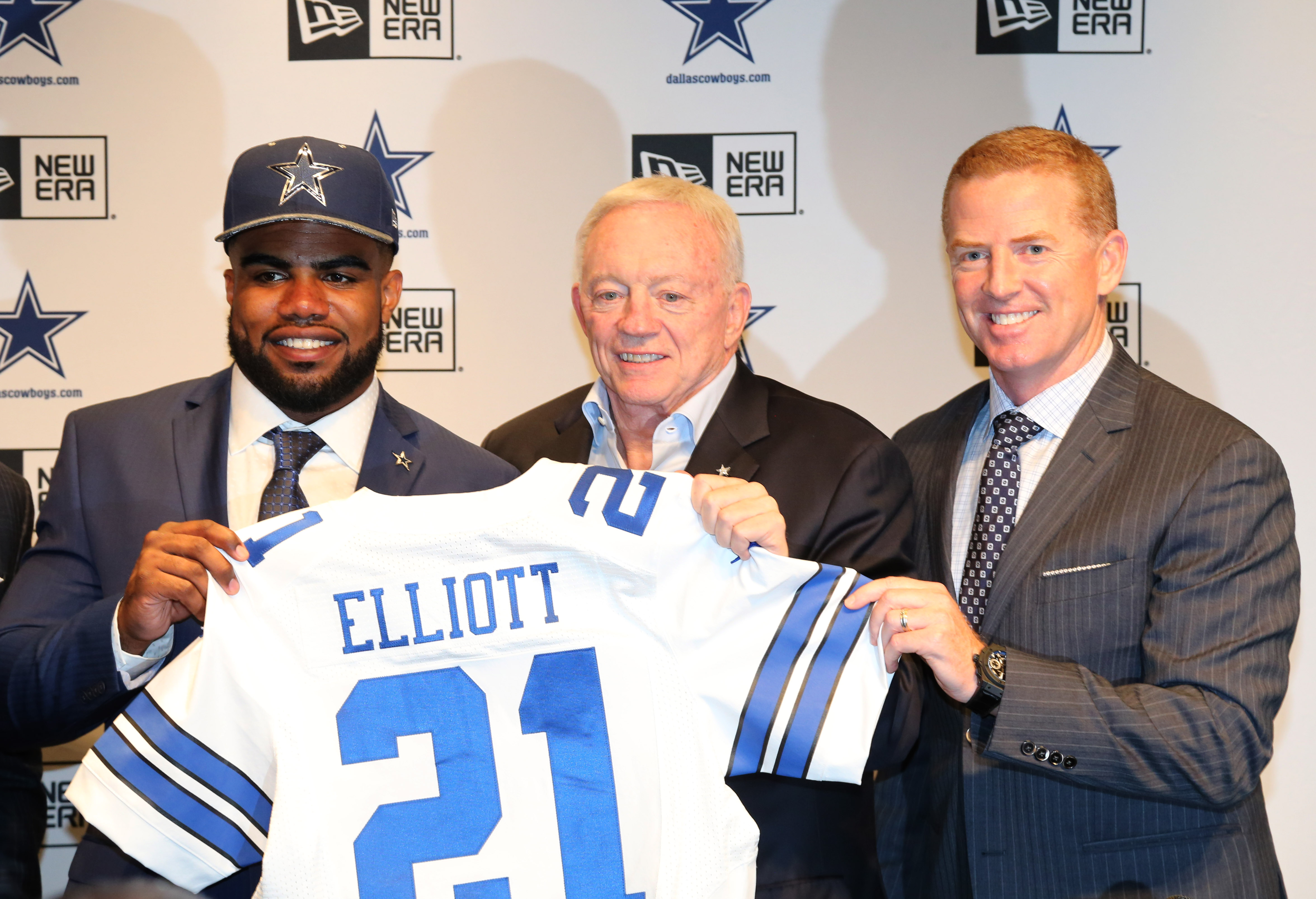 Ezekiel Elliott turned his NFL draft suit into a crop top