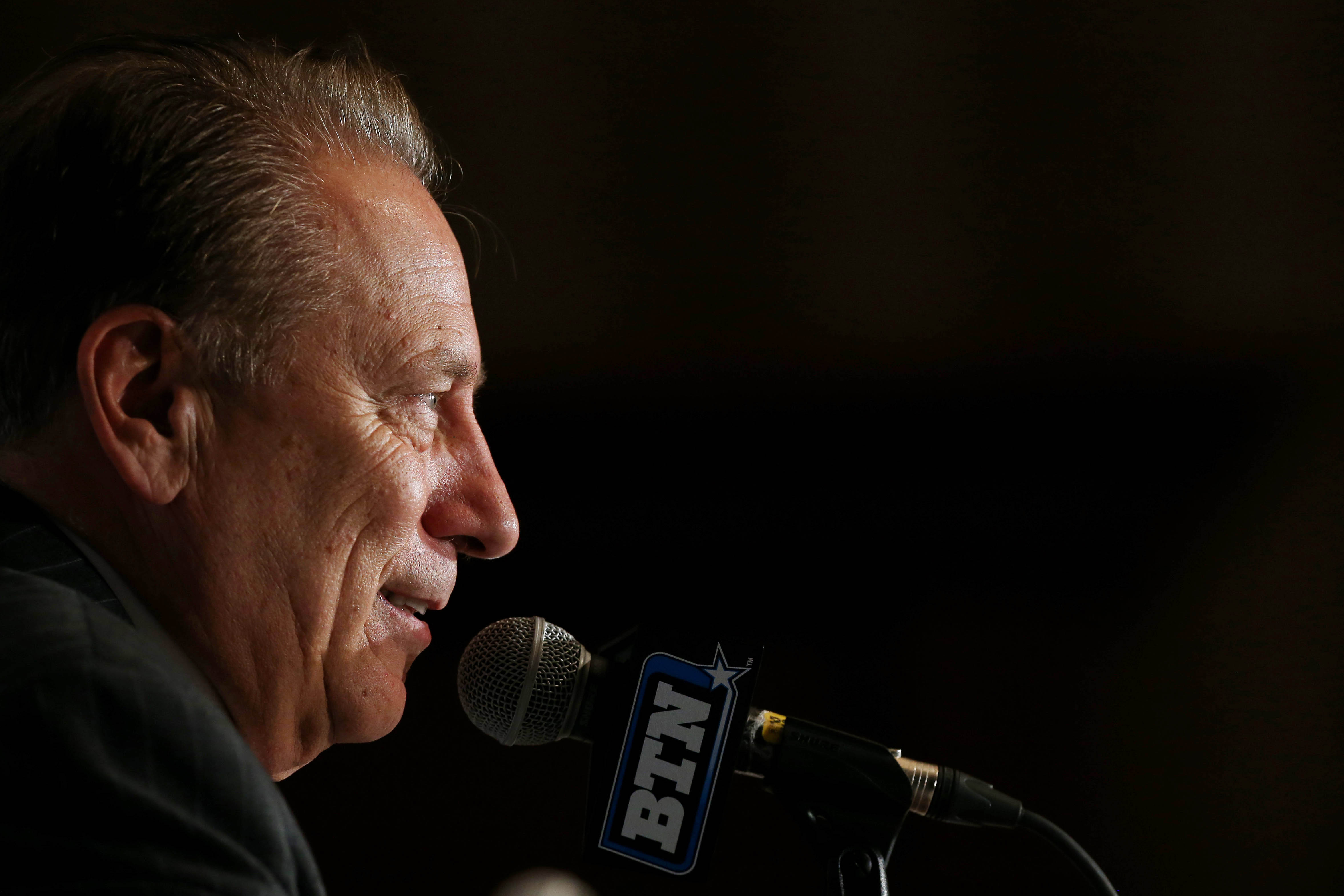Yes, Michigan State's Tom Izzo subscribes to the 5-second rule