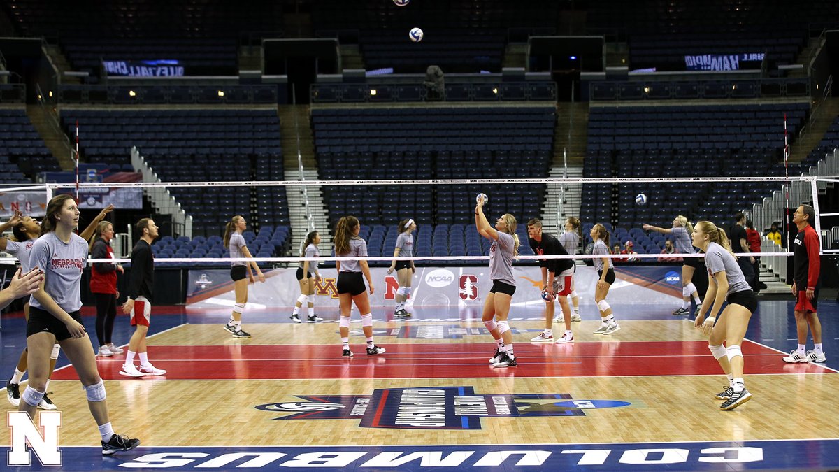 She volleyball. Солнечное волейбол. США. NCAA волейбол. Сидячий волейбол. Ампула волейбол.