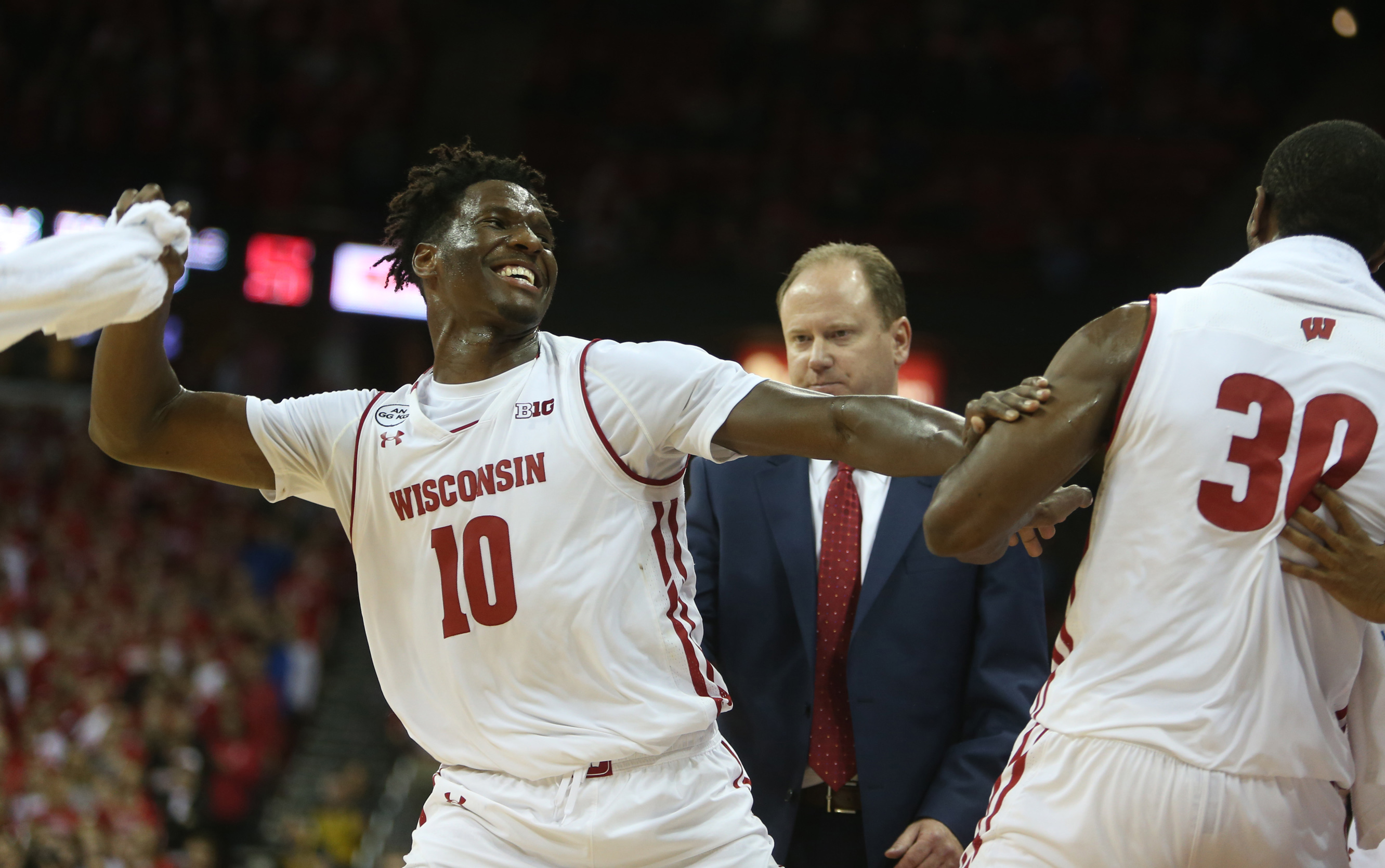 Wisconsin Basketball: Are the Badgers the Team to Beat in the Big Ten in  2016?