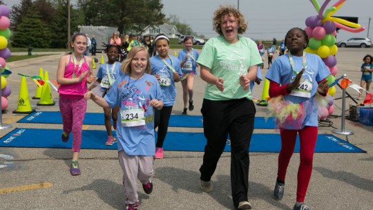Girls on the Run of Iowa City being helped by the University of Iowa 30,000 hands project