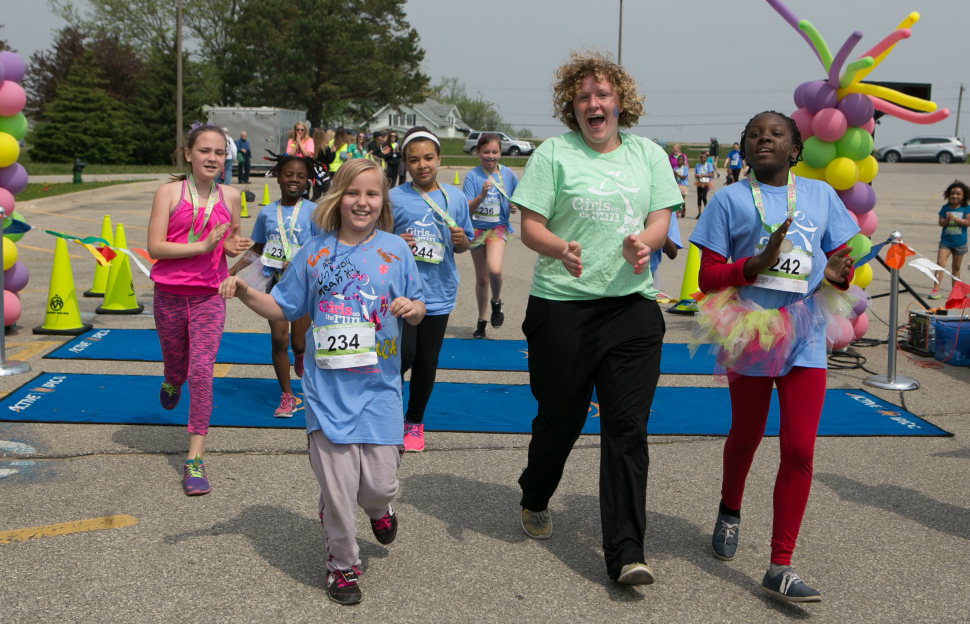 Girls on the Run of Iowa City being helped by the University of Iowa 30,000 hands project
