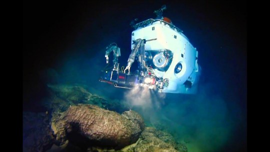 Alvin research submarine which University of Illinois geologists used to explore and study underwater volcanoes.