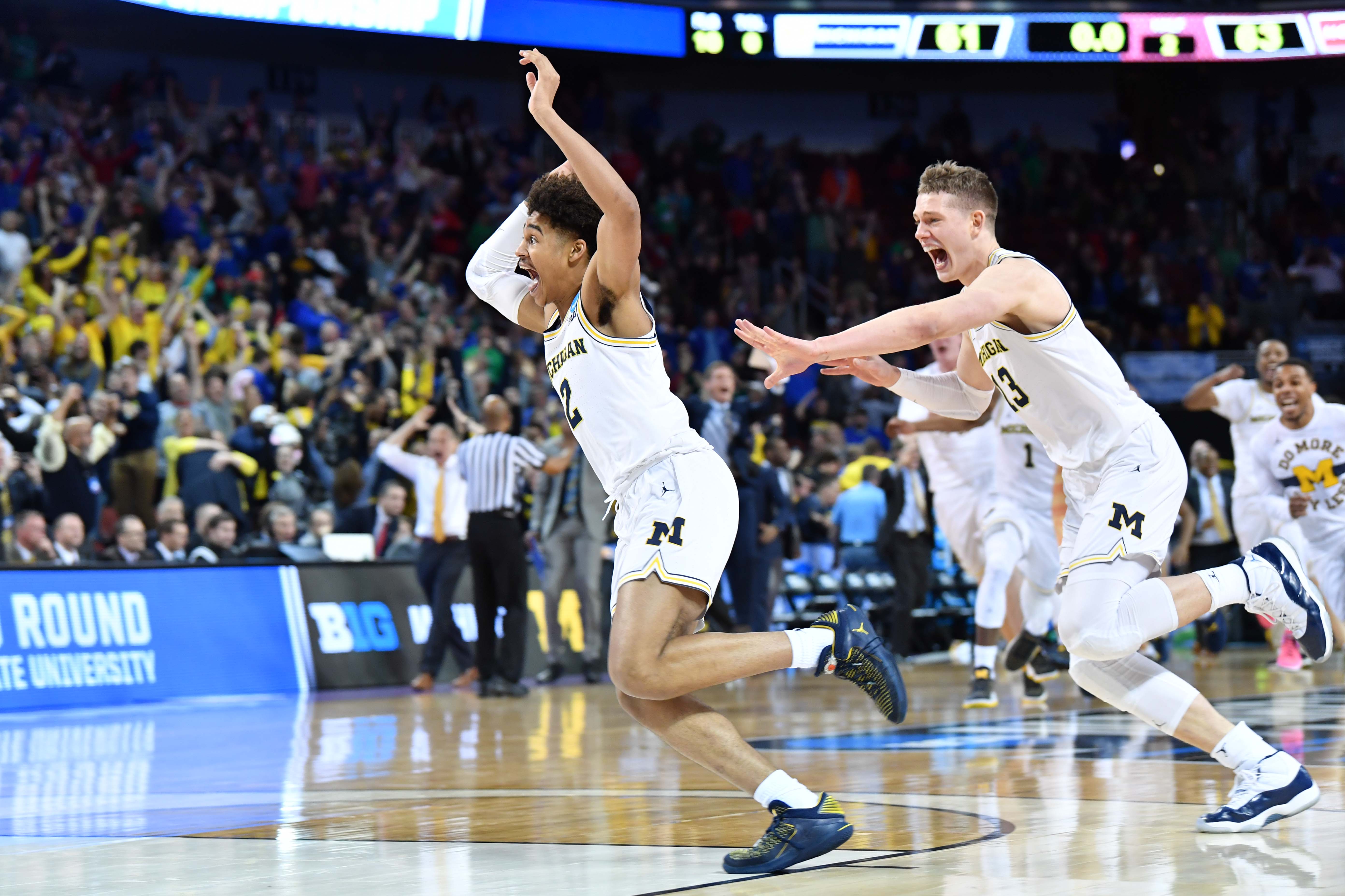 Ex-Wolverine Jordan Poole makes another long-distance buzzer beater 